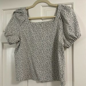 Loft top with puff sleeves